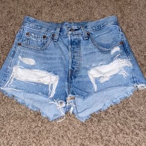 Levi’s cut off shorts